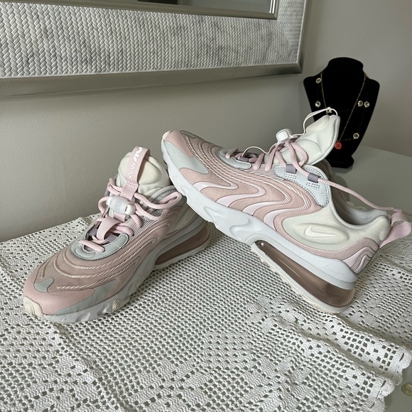 Nike Air Max 270 React . Pink White Grey Women’s Shoes - Picture 7 of 8